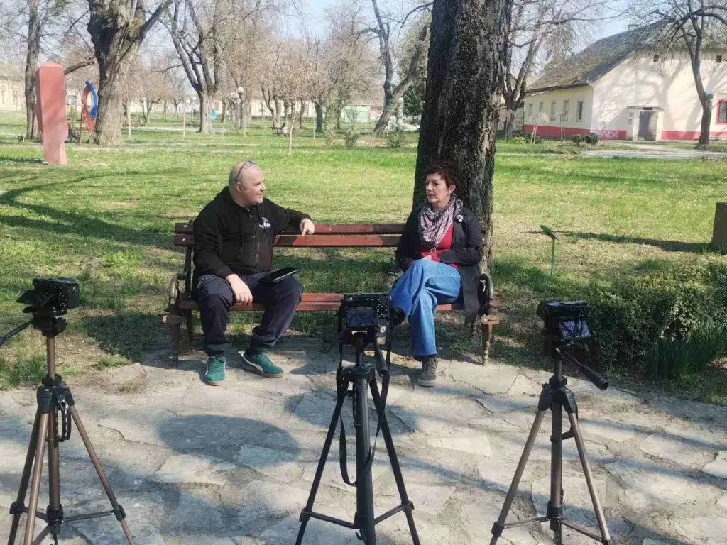 Kako nastaje jedan podkast u parku: snimanje epizode o balkonskoj sadnji sa Radmilom Vejin