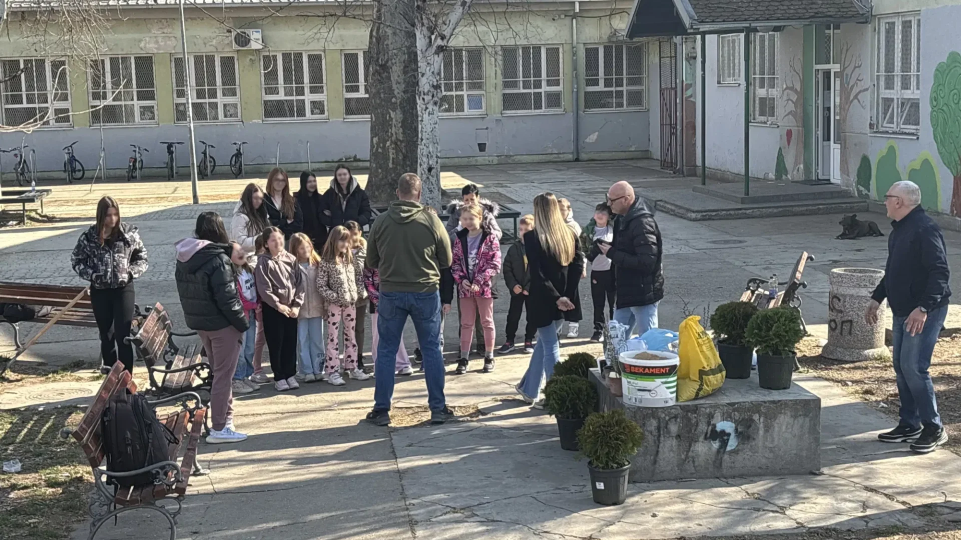 Akcija sadnje i edukacije realizovana u okviru projekta „Sadimo za zeleni kvart“